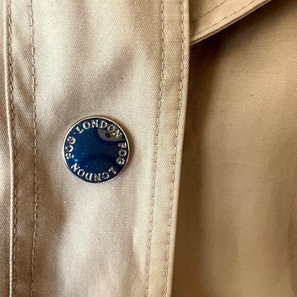 London Fog Women’s XL Hooded Trench / Raincoat – Classic Khaki, Belted & Lined - Picture 12 of 12